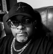 Leslie Caswell's Instagram, Twitter & Facebook