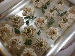 Tartine Di Natale Con Tonno E Capperi E Con Gorgonzola E Noci Cucina E Ciacole