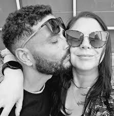 How does one attach thrusters etc at an angle to the side of the ship? Like  diagonally? I can only snap