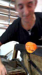Can you touch Molten Glass at 1400°C