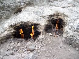 Die wütenden waldbrände in der türkei zwingen touristen dazu, ihre unterkünfte zu verlassen. Bilder Ewige Feuer Von Chimaera Chimaira Brennende Steine Cirali Turkische Riviera Turkei