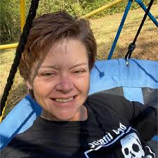 Donna Duty's Instagram, Twitter & Facebook