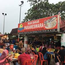 Terdapat pelbagai pilihan ikan dan masakan yang enak di sini. Happy Eating Picture Of Ikan Bakar Parameswara Restaurant Umbai Melaka Melaka Tripadvisor