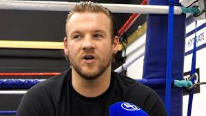 'TYSON FURY SHOULDN'T STAND OFF & TRY TO OUTBOX USYK; must break him down!' 