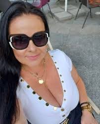 Cynthia Sizemore's Instagram, Twitter & Facebook