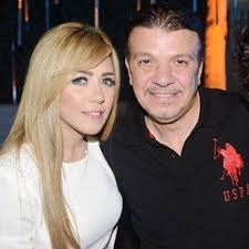 موديرنا تزف بشرى سارة بشأن فعالية لقاحها ضد السلالات الجديدة. ÙÙŠØ¯ÙŠÙˆ ÙˆØ§Ù„Ø¯ Ø³Ø§Ø±Ø© Ø³Ù„Ø§Ù…Ø© ÙŠØ¹Ù„Ù‚ Ø¹Ù„Ù‰ Ù…Ù„Ø§Ø¨Ø³ Ø§Ø¨Ù†ØªÙ‡ Ø§Ù„Ø¬Ø±ÙŠØ¦Ø© ÙˆÙŠÙ†ØªÙ‚Ø¯Ù‡Ø§ ÙÙŠ Ù‡Ø°Ø§ Ø§Ù„Ø´ÙŠØ¡ Ù…Ø¬Ù„Ø© Ù‡ÙŠ