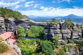 It is considered to be the most beautiful natural formation in bohemian switzerland and is the symbol of the entire area. Cesko Saske Svycarsko