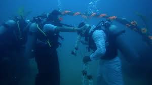 Discover the mysterious unknown ancient underwater ruins in atlantic ocean 800 miles west of morocco. India Couple Takes The Plunge To Marry Underwater Bbc News