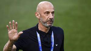 Gianluca vialli (cremona, 9 luglio 1964) è un dirigente sportivo, allenatore di calcio ed ex calciatore italiano, di ruolo attaccante, capo il 9 marzo 2019 viene nominato dalla federazione italiana giuoco calcio, insieme a francesco totti, ambasciatore italiano per il campionato d'europa 2020.104. Vialli Il Cancro E Un Compagno Di Viaggio Spero Che Un Giorno Mi Lasci Vivere Eurosport