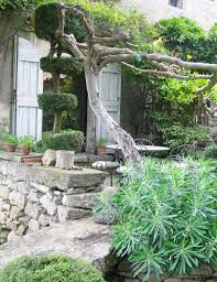 Nicole De Vesian S Iconic Garden Jardin De La Louve Bonnieux Provence Alpes Cote D Azur