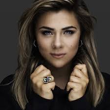 Laura Dam's Instagram, Twitter & Facebook