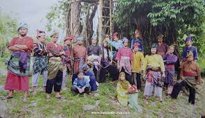 Makanan tradisional melayu yang sangat popular dan paling mendapat sambutan ramai adalah lemang. Tempah Busana Tradisi Melayu Lelaki Bin Mansor Mawardi Yunus