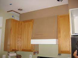 Similar to the molding you find where the wall meets the floor or ceiling, cabinet molding is a decorative piece of wood that gives cabinets a more custom finished appearance. Closing The Space Above The Kitchen Cabinets Remodelando La Casa