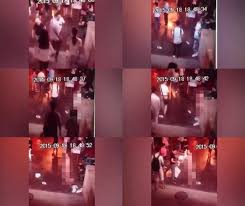 현지 임직원들과 함께 결승전 응원에 나섰던 류길상(삼성전자 베트남복합단지 pr 담당)씨는 이곳에 온 이래 현지 직원들이 이렇게 기뻐하고 하나 된 모습을 본 건 처음이라며 박항서 감독과 베트남 축구 국가대표팀이 현지인들에게. ä¸­ ì—¬ì„± ê¸¸ê±°ë¦¬ì„œ ë‚¨ì¹œê³¼ ì‹¸ìš°ë‹¤ ìƒ í•˜ì˜ íƒˆì˜ ì™œ