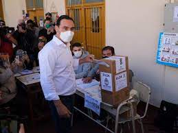El gobernador de corrientes, gustavo valdés, busca su reelecciónel jueves pasado por la noche, durante un acto que se estaba desarrollando en la localidad de tapebicuá, en corrientes, una persona del público sacó un arma y le disparó en el abdomen al diputado local miguel arias, que estaba en el esc Pswjr42wqfwhhm
