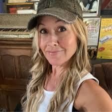 Jacqueline Hudson's Instagram, Twitter & Facebook