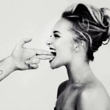 Nelly Hallin (@nellyhallin)