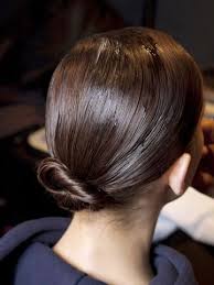 Wir geben dir hier die möglichkeit, die verschiedenen. Fettige Haare 5 Schnelle Frisuren Fur Ungewaschene Haare