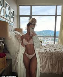 Klicke hier, um zu den wichtigsten und aktuellsten jesse lingard news und updates zu gelangen, oder scrolle durch das archiv von goal.com, seite 1 von 1. Jason Derulo Ist Dating Manchester United Spieler Jesse Lingard S Ex Freundin Jena Frumes Aktuelle Boulevard Nachrichten Und Fotogalerien Zu Stars Sternchen