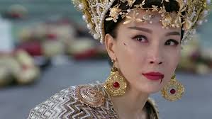 Ia dipandang remeh oleh semua orang, tapi tidak ada satupun yang tahu identitas. Watch Fighter Of The Destiny Prime Video