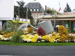 Lisieux 14 Photo De Les Plus Beaux Ronds Points Du Monde Le Voyage De Jenorme Rond Point Parterres De Fleurs Belle Et Ronde