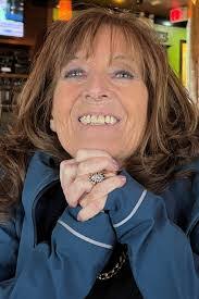 Marilyn Earle's Instagram, Twitter & Facebook