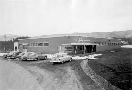 Hadley Corp On Reems Creek Rd Near Weaverville Snow Covered Mountains In The Background Row Of Cars In The Pa Weaverville Western Nc Asheville North Carolina