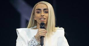 Il se fait connaître grâce à ses vidéos postées sur sa chaîne youtube, mais sa carrière de chanteur prend un grand tournant au moment de représenter la france au concours. Bilal Hassani Le Candidat Francais Pour L Eurovision Devoile Pour La Premiere Fois Son Petit Ami Photos