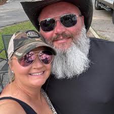 What are the pros and cons of Carnival Elation?