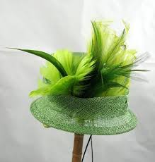 Items Similar To Green Hat Feather Fascinator Kentucky Derby Wedding Hat On Etsy Fascinator Derby Hats Green Hats