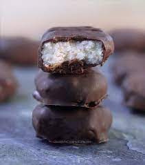 No Bake Coconut Bounty Bars Chocolate Covered Katie Bloglovin Healthy Candy Recipes Coconut Recipes Healthy Candy