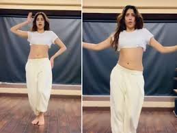 Actor shahid kapoor and wife mira rajput brought their newborn son, zain kapoor, home on friday. Janhvi Kapoor S Belly Dancing Skills Will Leave You Awestruck Filmfare Com