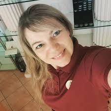 Darf ich vorstellen...ICH 🤭😅 Nicole Weber, verheiratet, eine erwachsene  Tochter und Fußpflegerin/Kosmetikerin/Seelsorgerin aus Leidenschaft. Viele  neue Besucher auf meiner Seite wollten gerne ein Bild von mir (😳  ).Außerdem fragen sehr viele an,