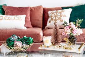 .table centerpieces i brought pine dinning tables you with diy coffee table centerpieces indecently eruditely christmas coffee table centerpieces to undergrow it.that's the finest coffee table. Sydne Style Shows Coffee Table Decor Ideas For Christmas With Ornaments And Nest Candles Sydne Style