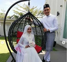Mengisahkan kehidupan aisyah yang mempunyai kehidupan sempurna dan punyai segalanya. Drama Terbaik Dariku 2018 Samarinda Tv3