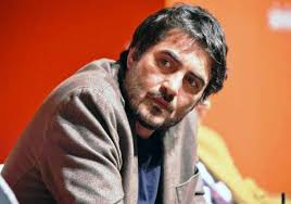 Nicola fratoianni, portavoce di sinistra italiana, annuncia con un lungo post su facebook di aver proposto al suo partito di c'è troppa destra dentro l'esecutivo per fratoianni, che scrive: Sinistra Italiana Nicola Fratoianni Eletto Segretario