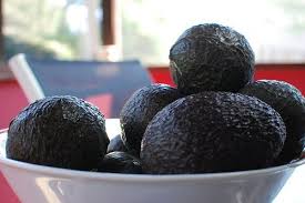 Wenn eine avocado schlecht geworden ist, fühlt es sich matschig an und hat vielleicht sogar abschnitte, die sich anfühlen, als wäre nichts drin. Wird Avocado Schlecht Ist Es Haltbar