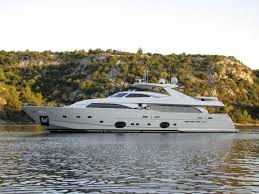 Caccia via la noia, il dolore morirà. Bambina Yacht 34m Custom Line 2010 Superyacht Times