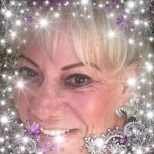 Lisa Ladley's Instagram, Twitter & Facebook