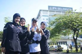 Contact details and live directions map of ibu pejabat polis kontinjen selangor (royal malaysian police). Anggota Pdrm Pesara Mengundi Awal Di Selangor