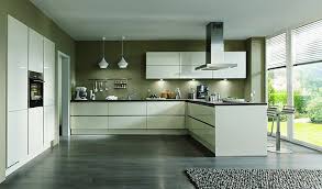 Elbmetropole und tor zur welt, selbstbewusste hansestadt und visionärer wirtschaftsstandort, lebendiger und vielseitiger kulturplatz. Nobilia Musterkuche Moderne Grifflose L Kuche Mit Halbinsel Ausstellungskuche In Hamburg Von Kuchen Bader Sperber L Kuche Modern Kuche Moderne Kuche