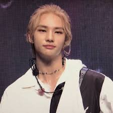 Pin By Aly On H Hyunjin Korean Idol Handsome Boys Beauty