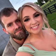 Where can I see bears near Gatlinburg or Pigeon Forge?