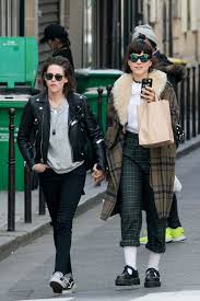 Mit dieser aussage steht kristen jaymes stewart wahrlich nicht alleine da. Kleine Welt Kristen Stewarts Gemunkelte Freundin Sagt Sie Sei Einmal Mit Robert Pattinson Auf Ein Blinddate Gegangen