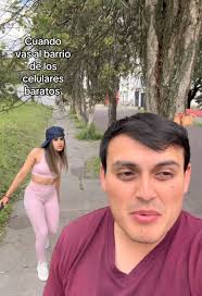Cuando vas al barrio de los celulares baratos 😂 les ha pasado? Ahí está mi  primo @Erik Proaño #vendedores #barrio #comedia