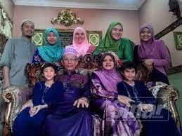 Police have detained the third suspect in the murder of serdang hospital nurse, siti kharina mohd kamarudin. Siti Kharina Masih Belum Pulang Setelah Lima Hari Hilang
