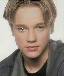 The 25 Most Important Middle Parts In History Devon Sawa Teenage Boy Hairstyles Heartthrob