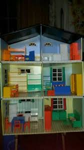 Das Puppenhaus Ist Aus Stabilem Karton Dadurch Ist Es Portabel Leicht Puppenhaus Karton Puppenhaus Karton