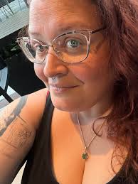 doctor peanut @NINETIREDBUGS remember when you had to pay for ringtones now  i would throw my phone out the window if it made a single sound