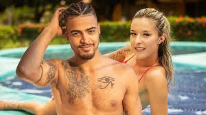 In the show, a group of singles live in a luxurious hotel resort, competing to see who can stay in the hotel the longest. Paradise Hotel Noch Eine Kuppelshow Gala De